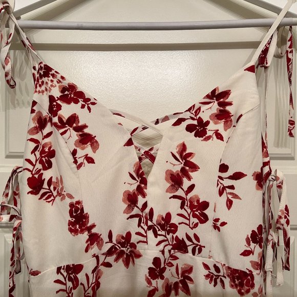 Flirty & Fun Floral Summer Dress - Picture 3 of 7